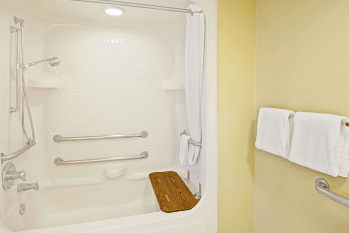 Days Inn by Wyndham Olathe Medical Center