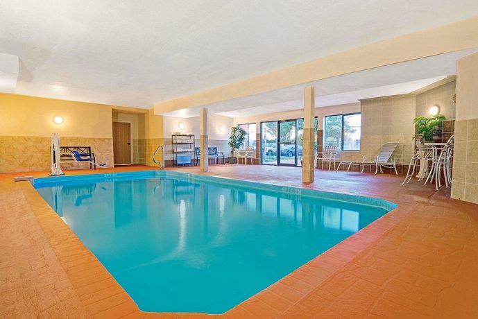 Days Inn by Wyndham Olathe Medical Center