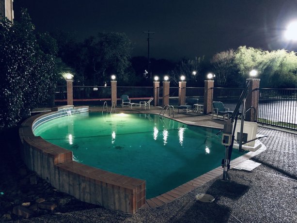 Days Inn by Wyndham Suites San Antonio North Stone Oak