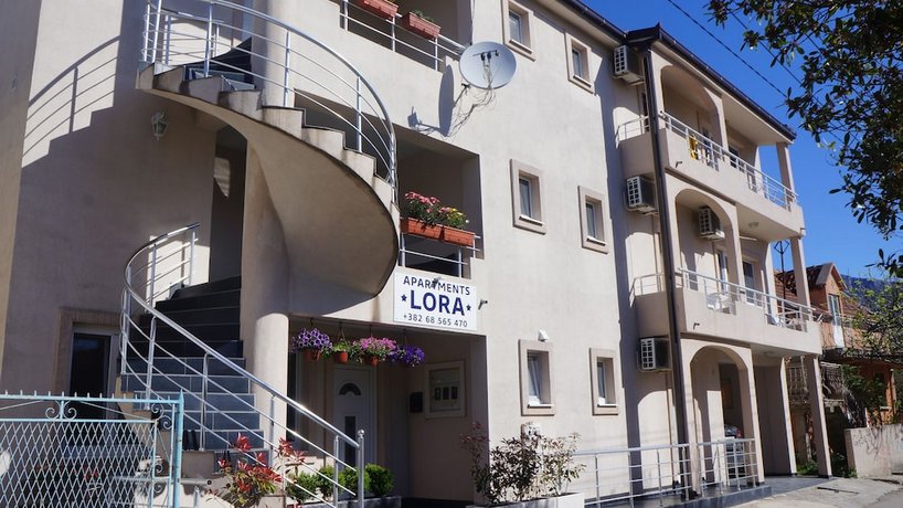 Apartments Lora Bar
