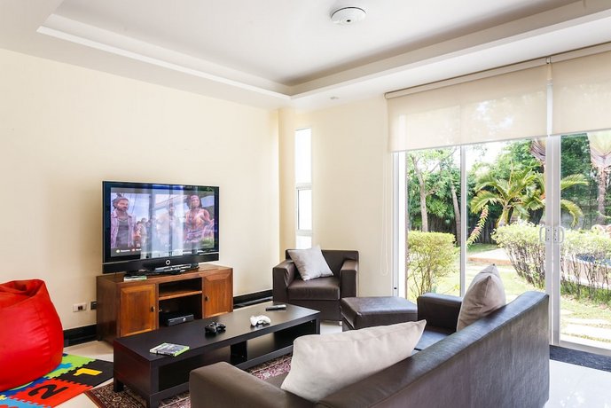 Kyerra Villa by Lofty