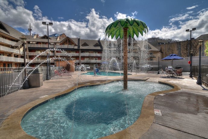 Crossroads Inn & Suites
