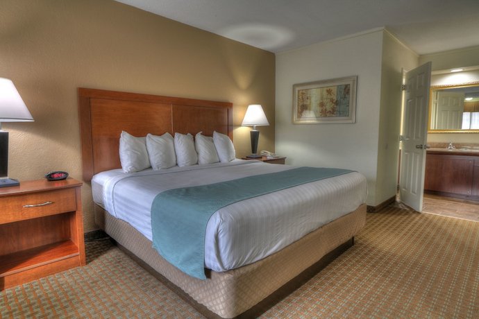 Crossroads Inn & Suites