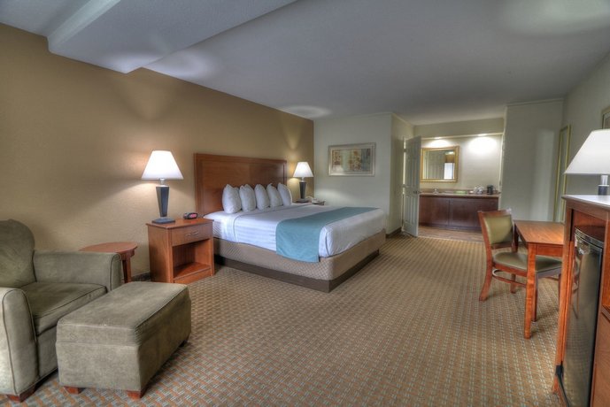 Crossroads Inn & Suites