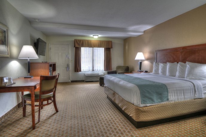 Crossroads Inn & Suites