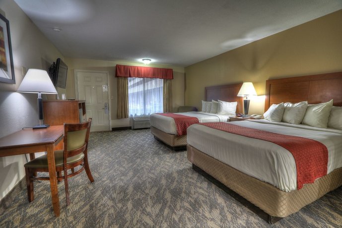 Crossroads Inn & Suites