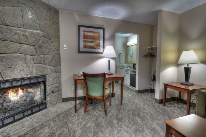Crossroads Inn & Suites