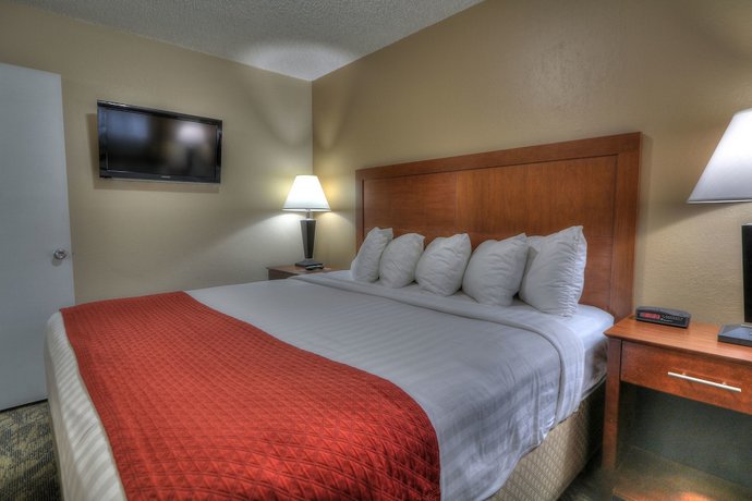 Crossroads Inn & Suites