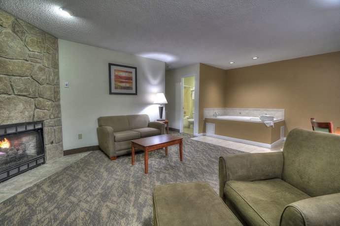 Crossroads Inn & Suites