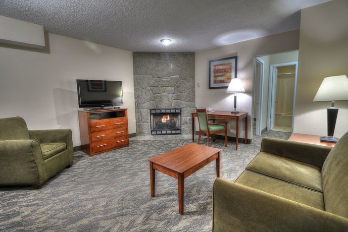 Crossroads Inn & Suites