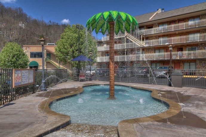 Crossroads Inn & Suites