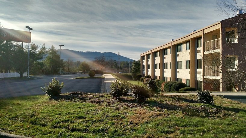 Ramada by Wyndham Asheville Southeast Hotel