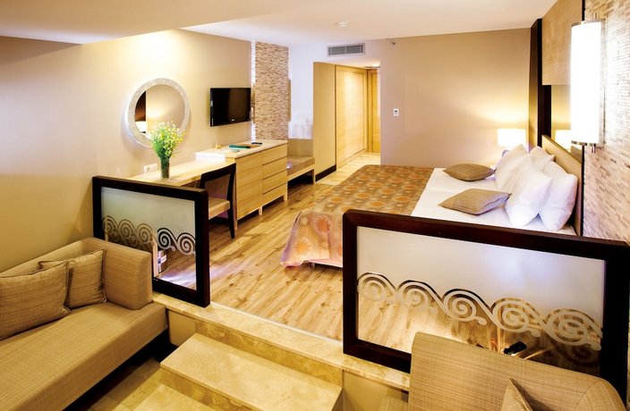 Melas Holiday Village