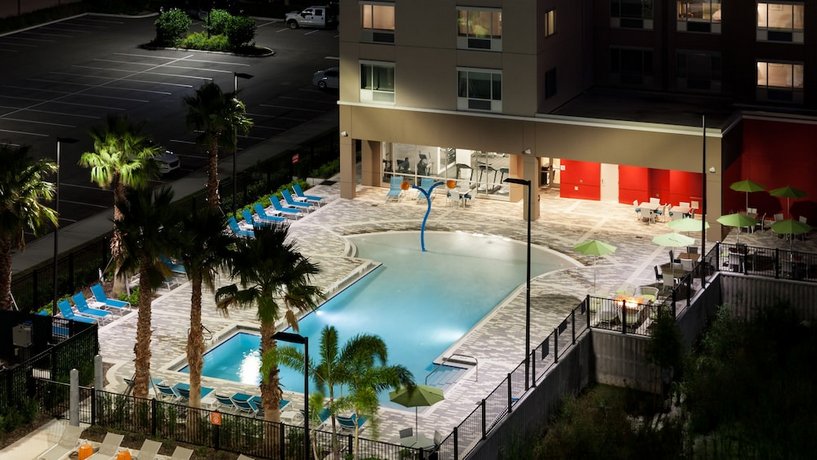 Holiday Inn Express & Suites - Orlando At Seaworld