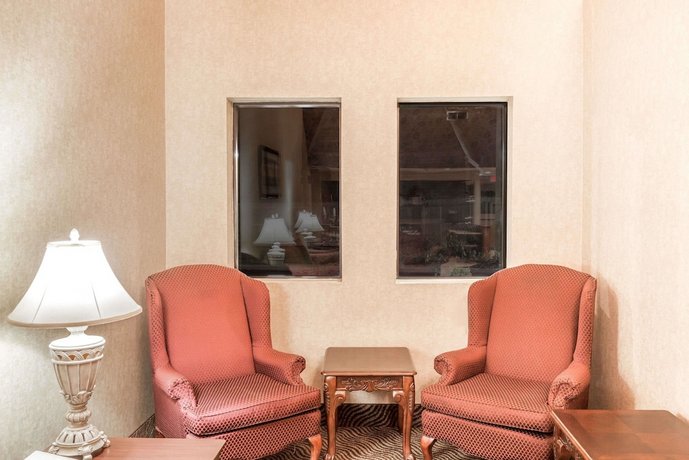 Super 8 by Wyndham Liverpool Clay Syracuse Area Hotel