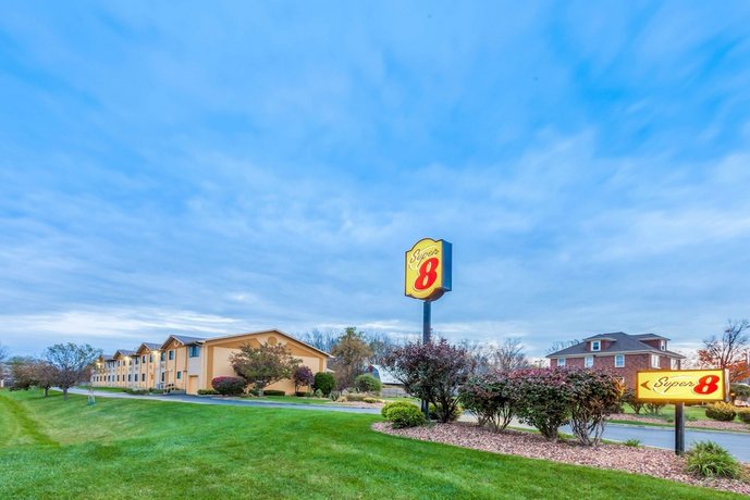 Super 8 by Wyndham Liverpool Clay Syracuse Area Hotel