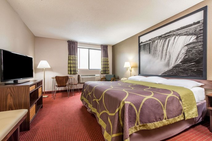 Super 8 by Wyndham Niagara Falls Hotel