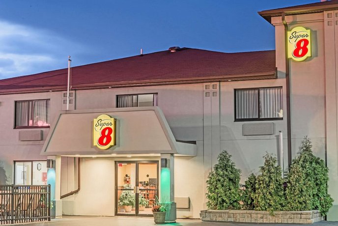 Super 8 by Wyndham Niagara Falls Hotel