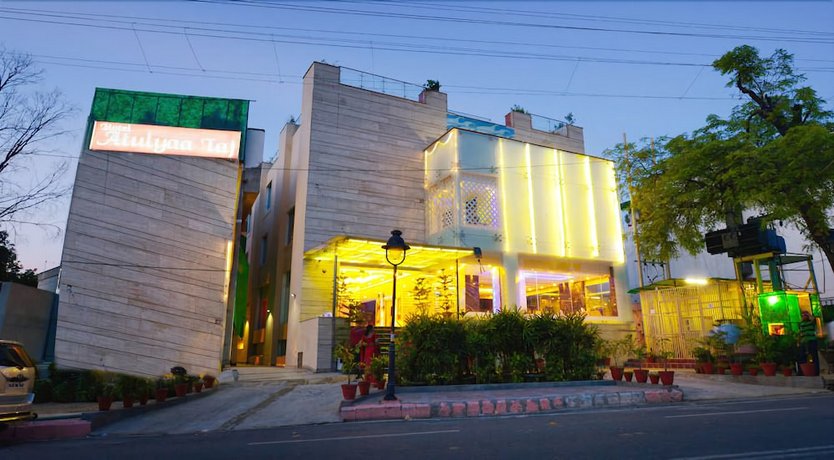 Hotel Atulyaa Taj