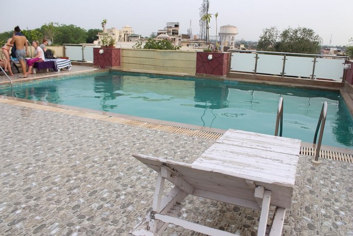 Hotel Atulyaa Taj