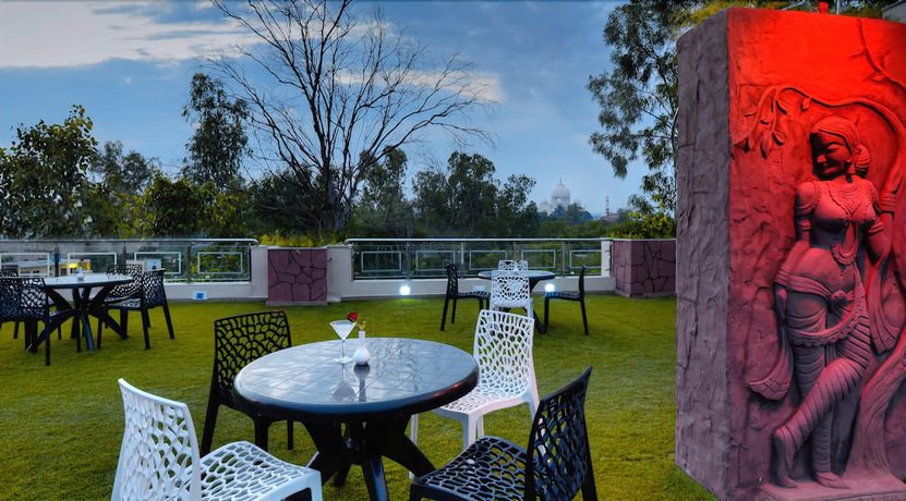 Hotel Atulyaa Taj