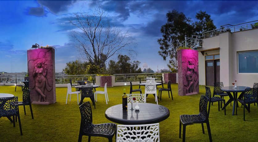 Hotel Atulyaa Taj