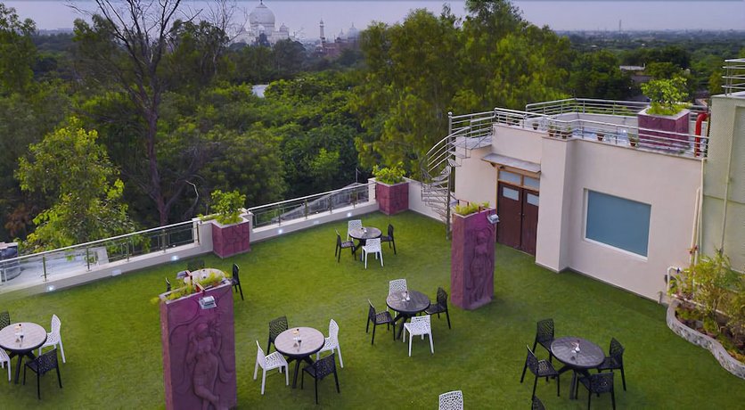 Hotel Atulyaa Taj