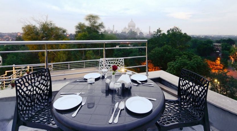 Hotel Atulyaa Taj