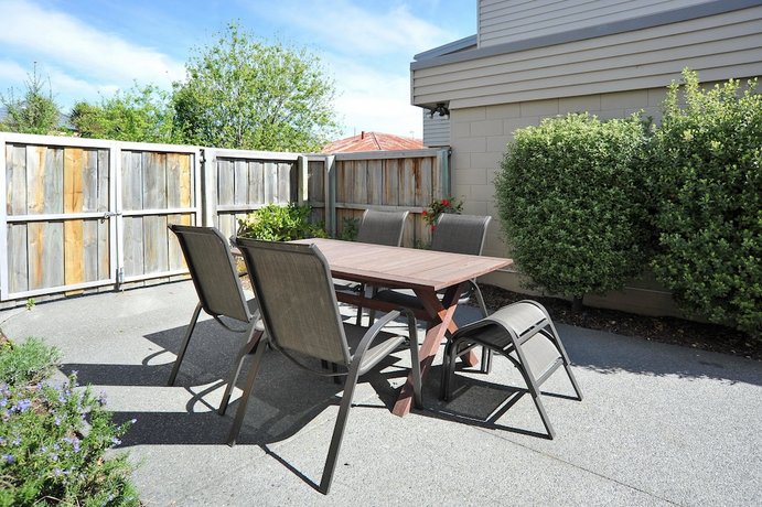 Regents Villa B - Christchurch Holiday Homes