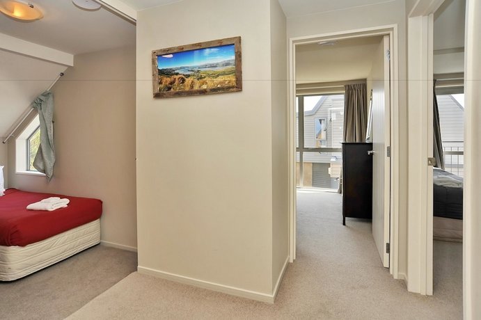 Regents Villa B - Christchurch Holiday Homes