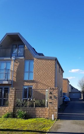 Regents Villa B - Christchurch Holiday Homes