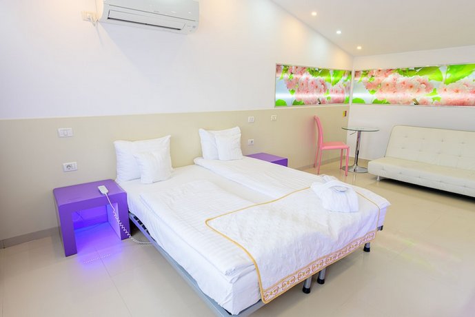 Hotel Christina Plus