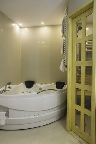 Hotel Christina Plus