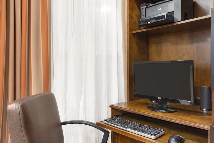 Country Inn & Suites by Radisson College Station TX