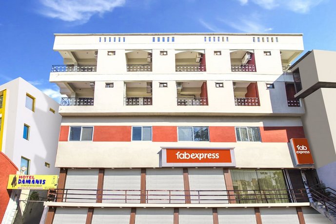 FabHotel Damanis