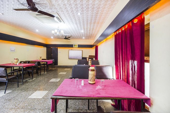 FabHotel Damanis