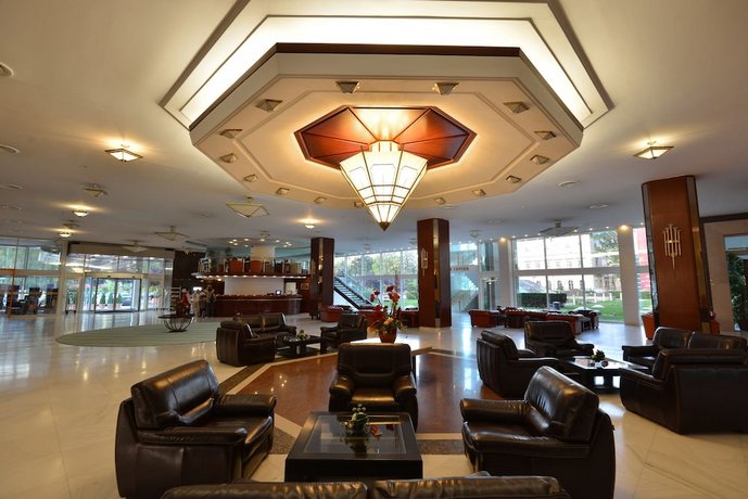 Hotel Aro Palace