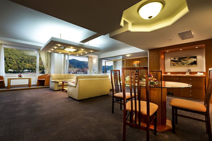 Hotel Aro Palace