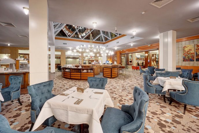 Hotel Aro Palace