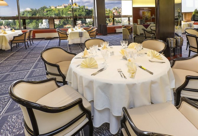 Hotel Aro Palace