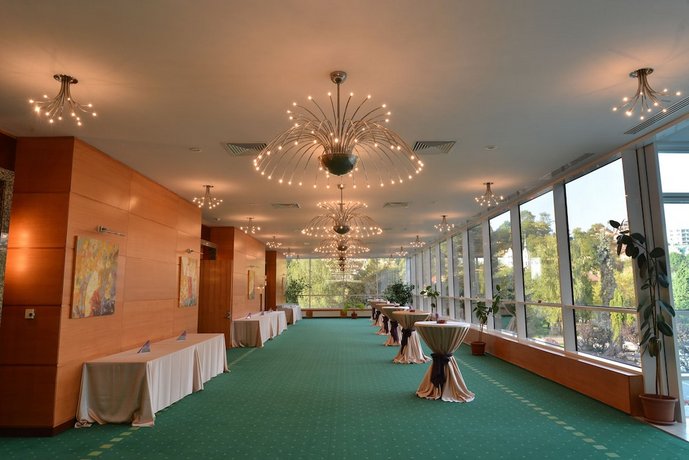 Hotel Aro Palace