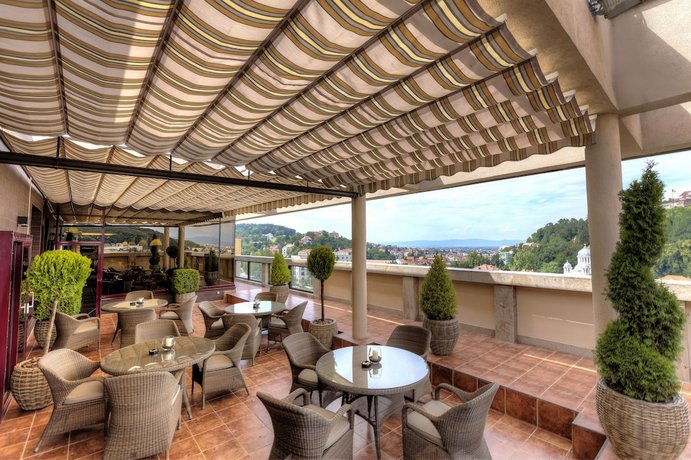 Hotel Aro Palace