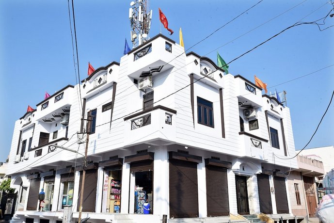 OYO 11401 Hotel Malhotra