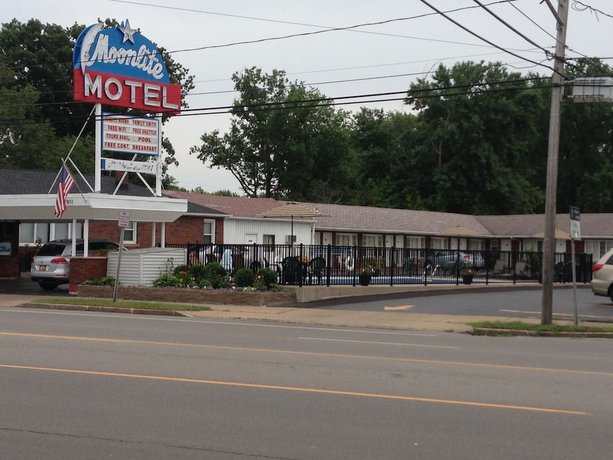 Moonlite Motel