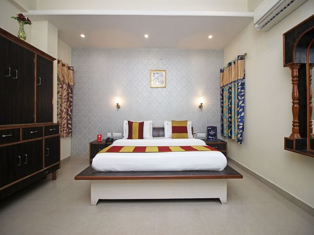 OYO 9388 Yash Hotel