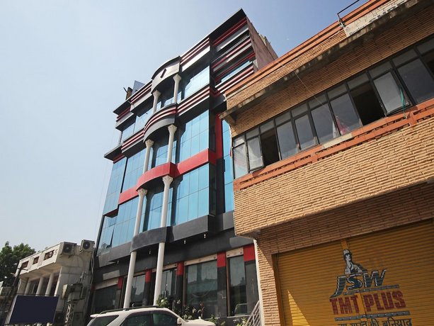 OYO 9388 Yash Hotel
