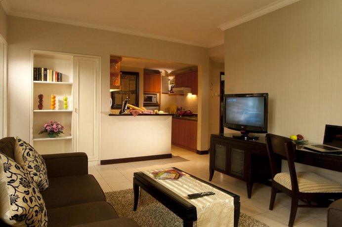 Grand Tropic Suites Hotel