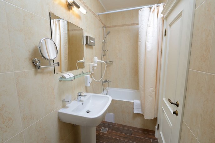 Отель Cronwell Inn Стремянная