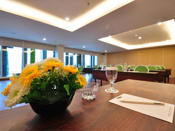 MaxoneHotels com at Kramat