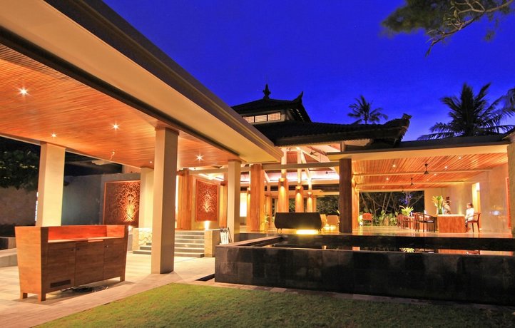 Candi Beach Villas